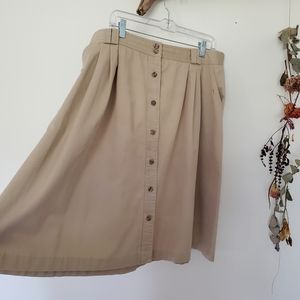 Knee length buttoned skirt.